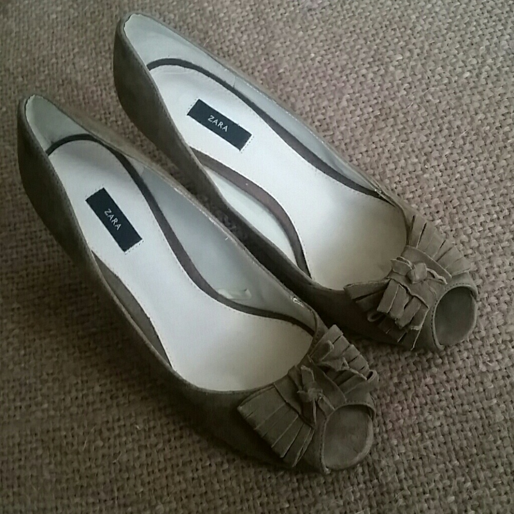 Zara taupe suede heels.  Euro size 38.  Fits like a 7.